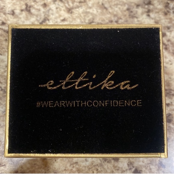 NWBOX- Ettika mini ring box. 3”X2 with gold rims - Picture 5 of 6